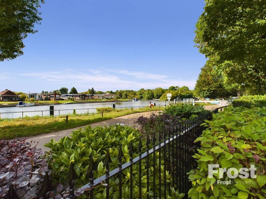 Images for Riverway, Staines-upon-Thames, Surrey EAID:2640919782 BID:STA